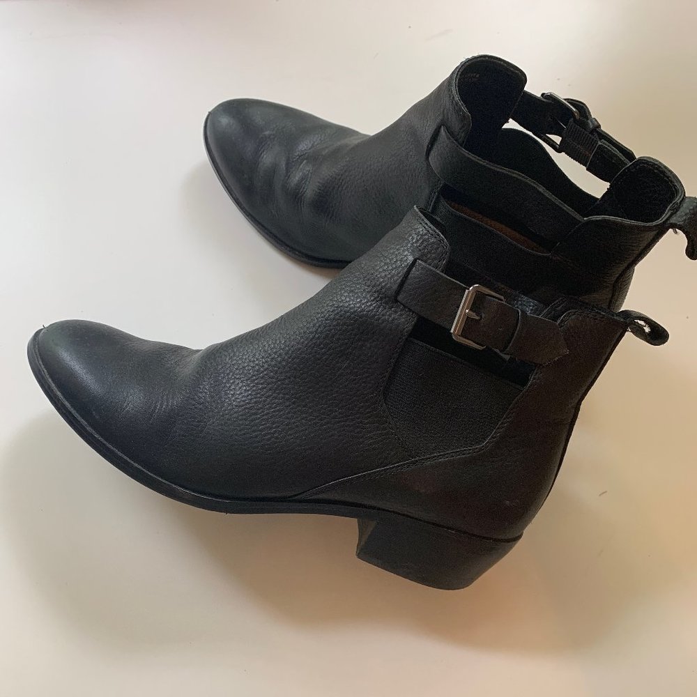 Splendid Black Leather Boots